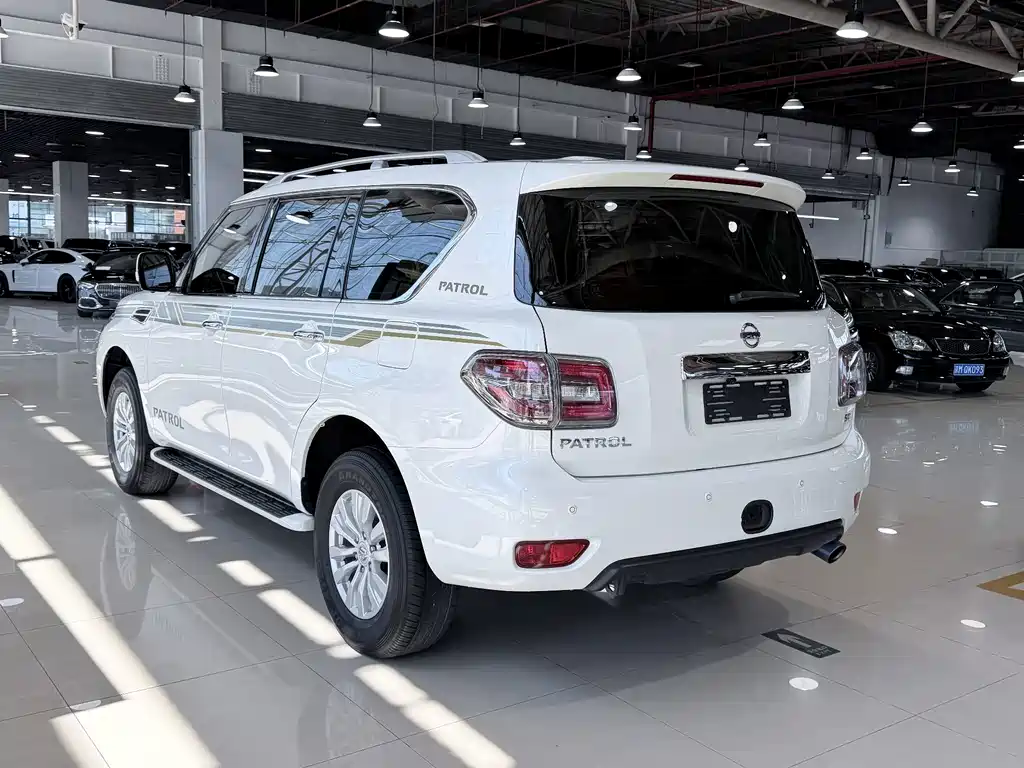 Nissan Patrol — миниатюра 18