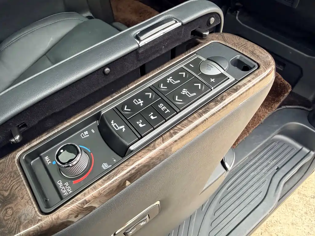 Toyota Alphard — миниатюра 20
