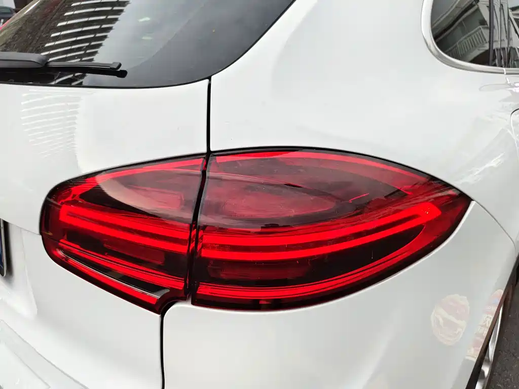 Porsche Cayenne — миниатюра 11