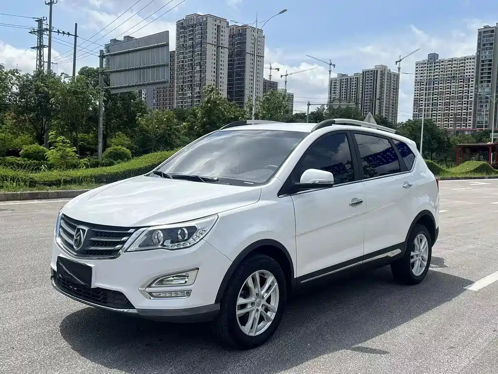 Купить Baojun 560