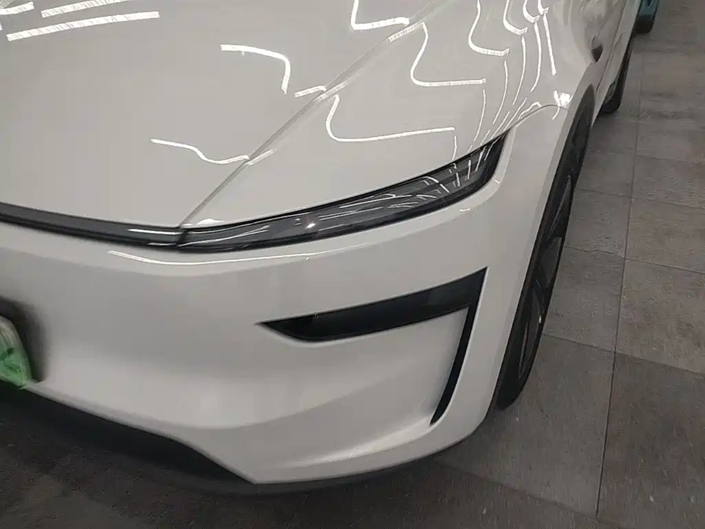 Tesla Model Y — миниатюра 24