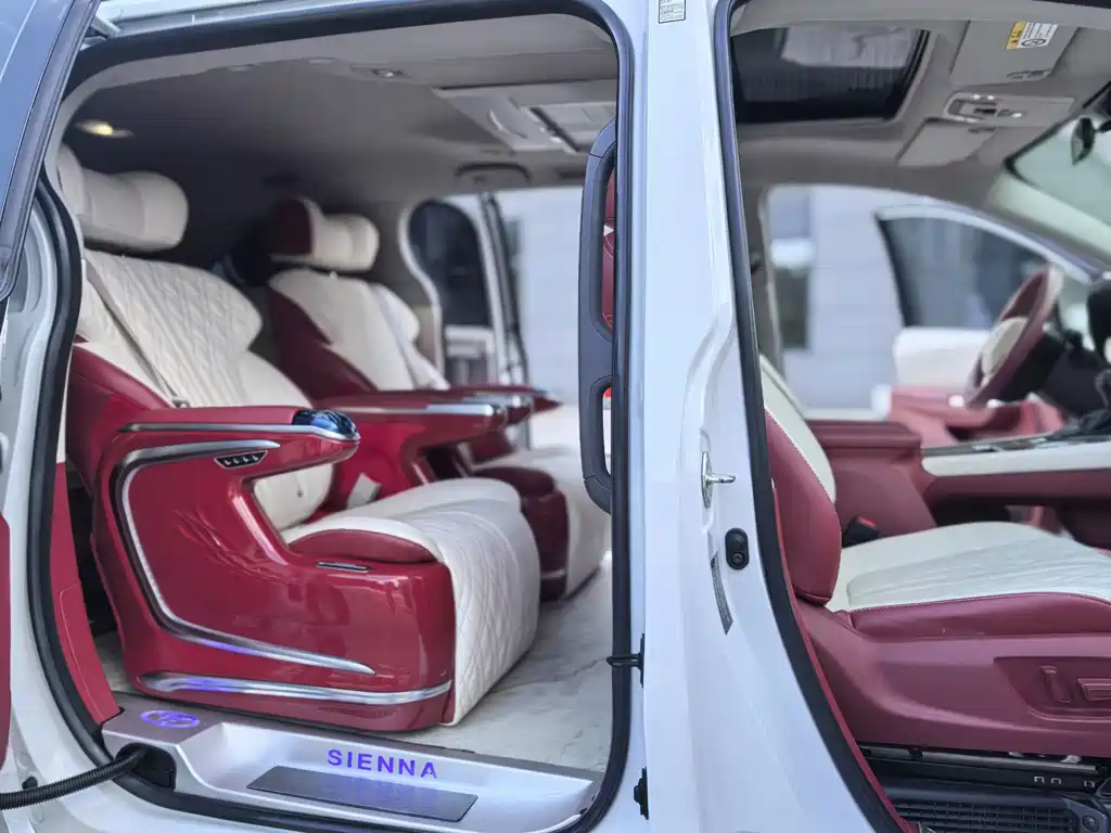 Toyota Sienna — миниатюра 13