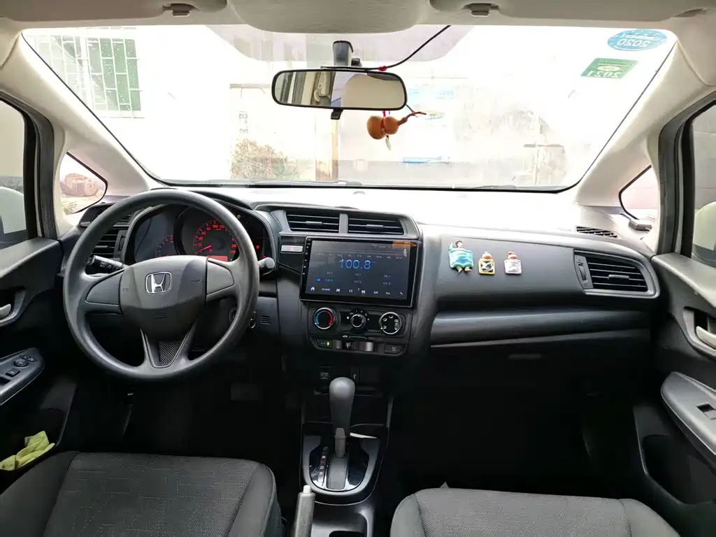 Honda Fit — миниатюра 8
