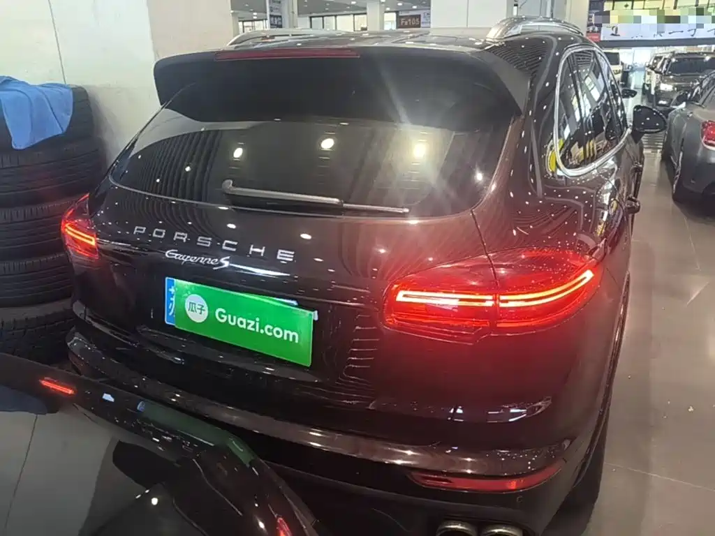Porsche Cayenne — миниатюра 6