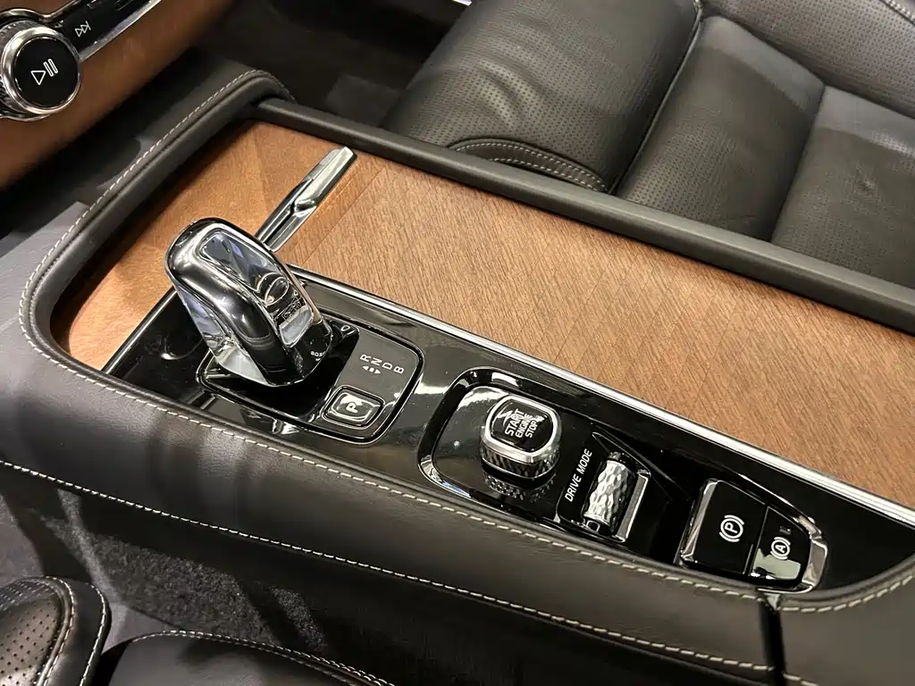 VOLVO XC90 PLUG IN HYBRID