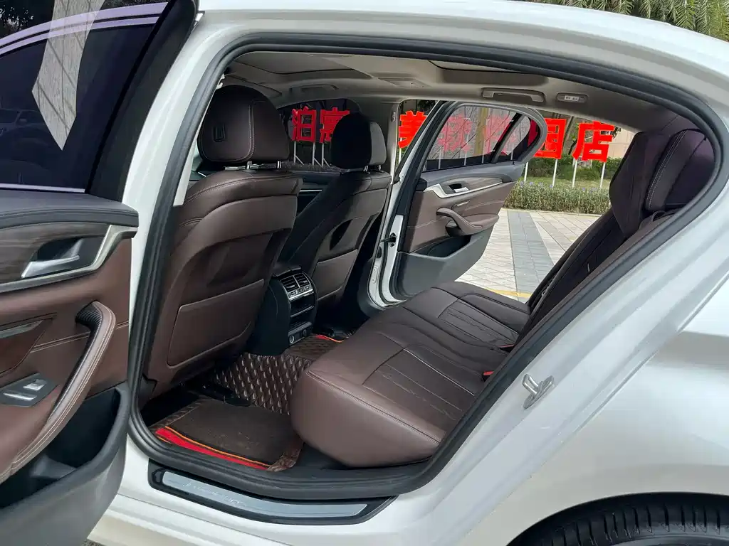 BMW 5 Series — миниатюра 7