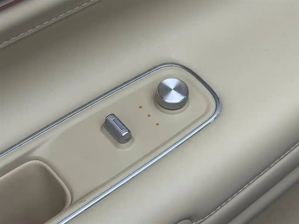 AITO ASK THE WORLD M9