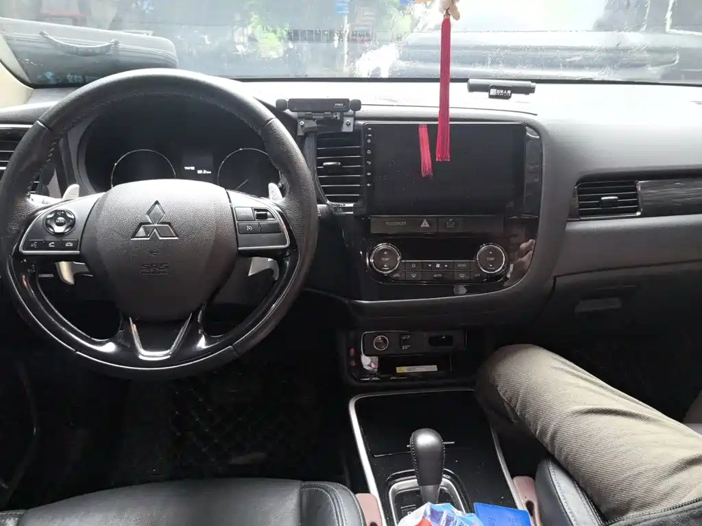 Mitsubishi Outlander — миниатюра 5