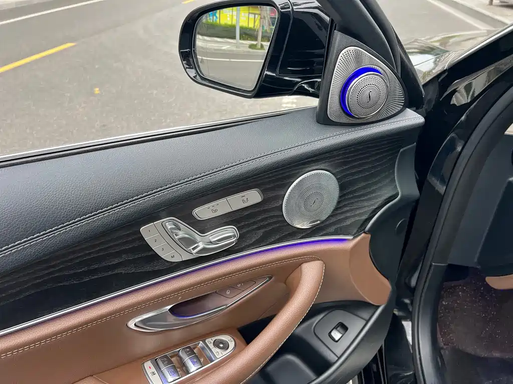 Mercedes-Benz E-Class — миниатюра 7