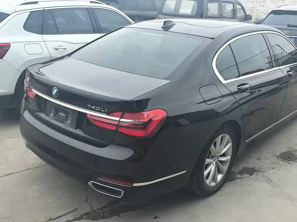 BMW 7 SERIES