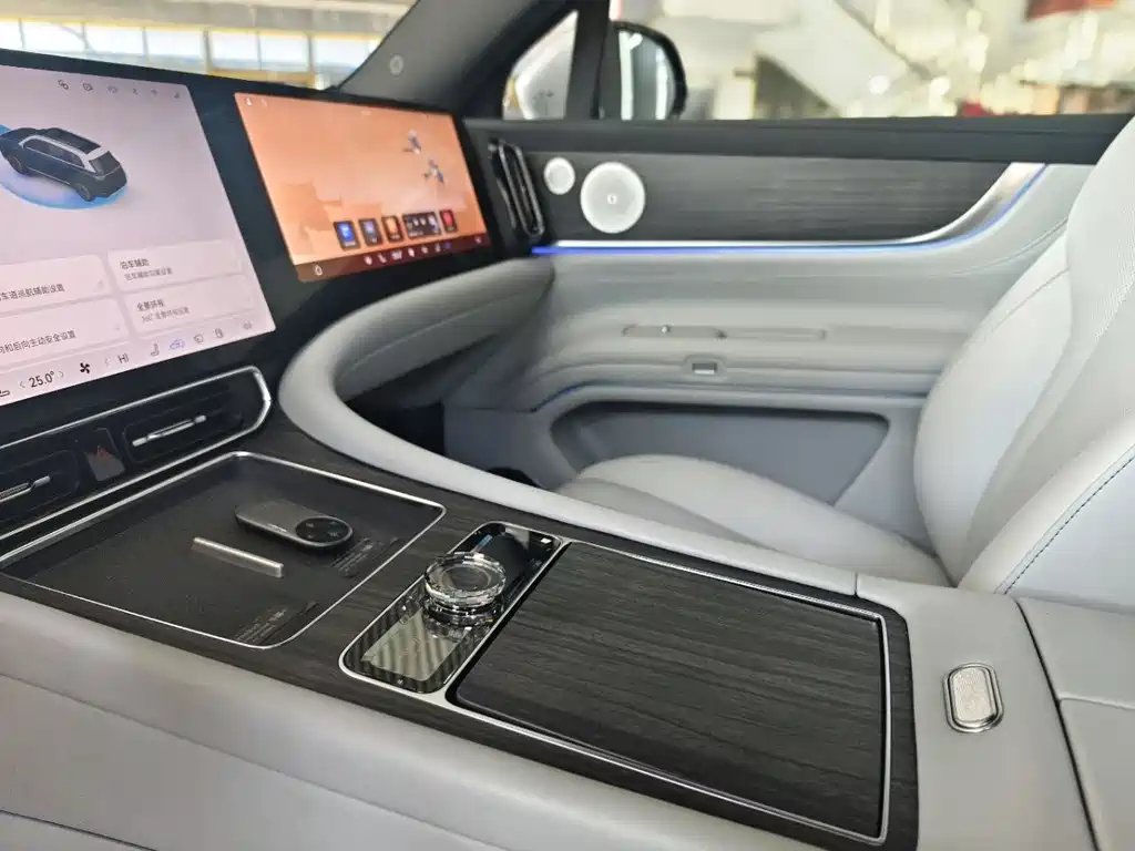 AITO ASK THE WORLD M9