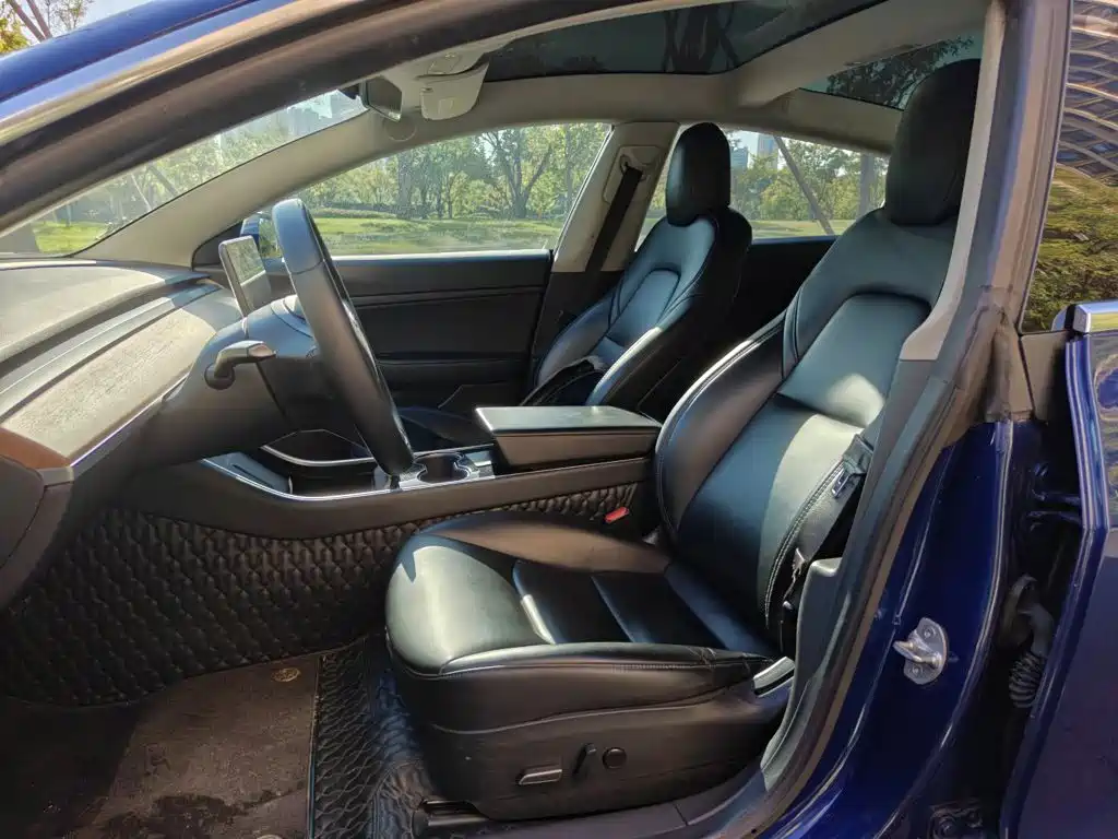 Tesla Model 3 — миниатюра 15