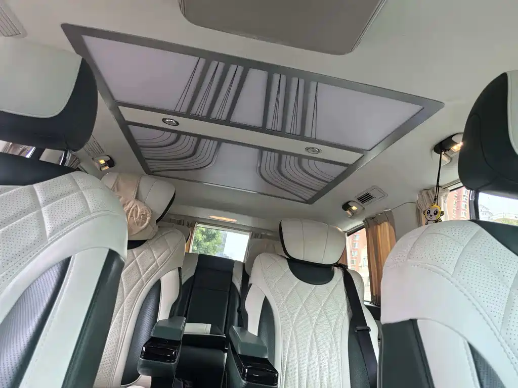 Mercedes-Benz Vito 2021 2.0T Elite 7 мест