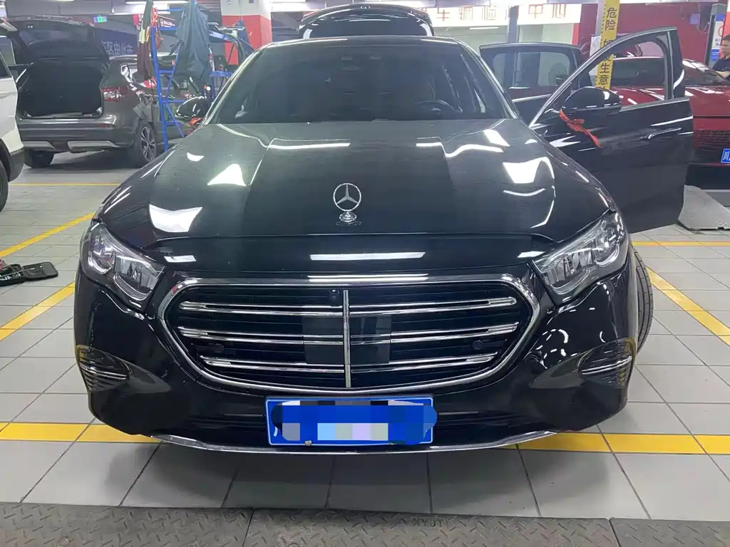 Mercedes-Benz E-Class — миниатюра 2