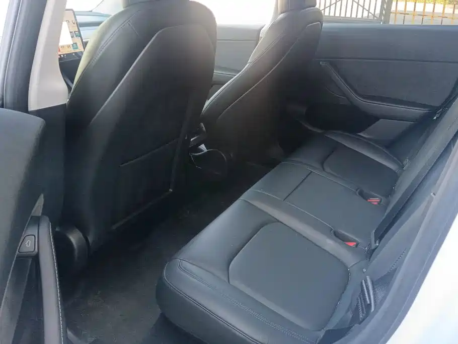 Tesla Model Y — миниатюра 11