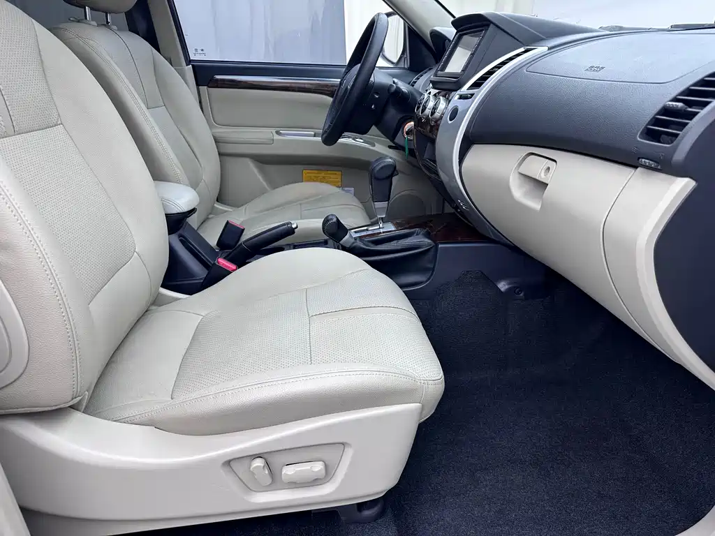 Mitsubishi Pajero Sport — миниатюра 8