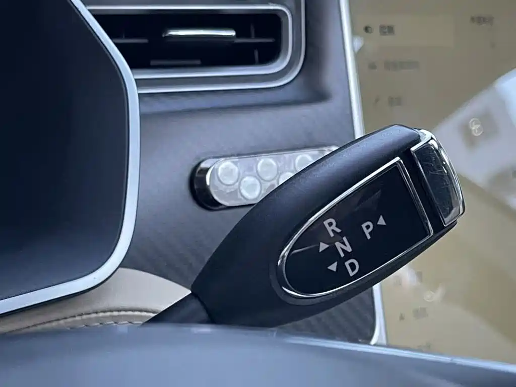 Tesla Model S — миниатюра 7