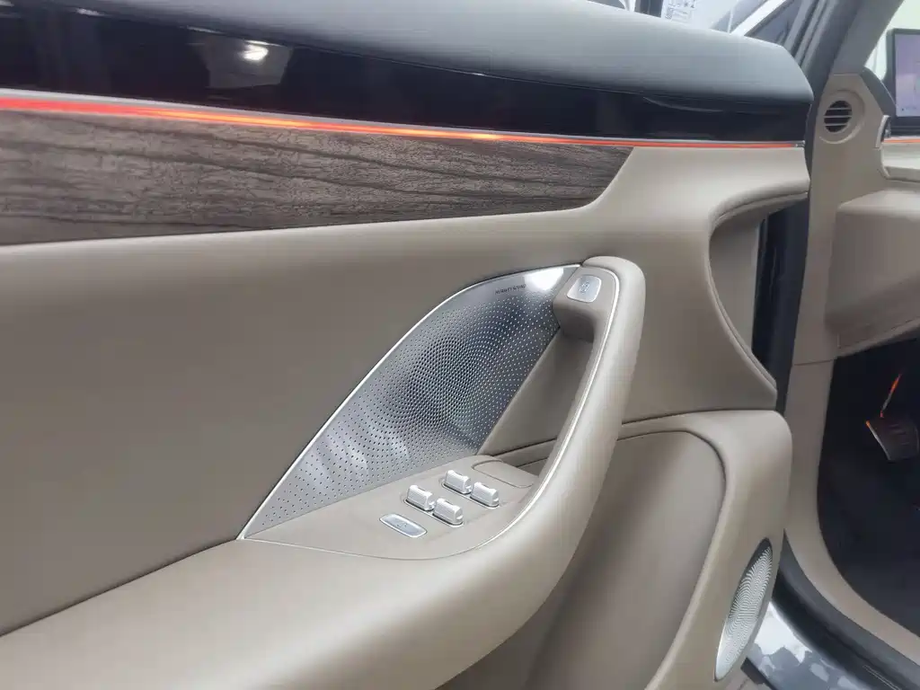 AITO WISDOM WORLD R7