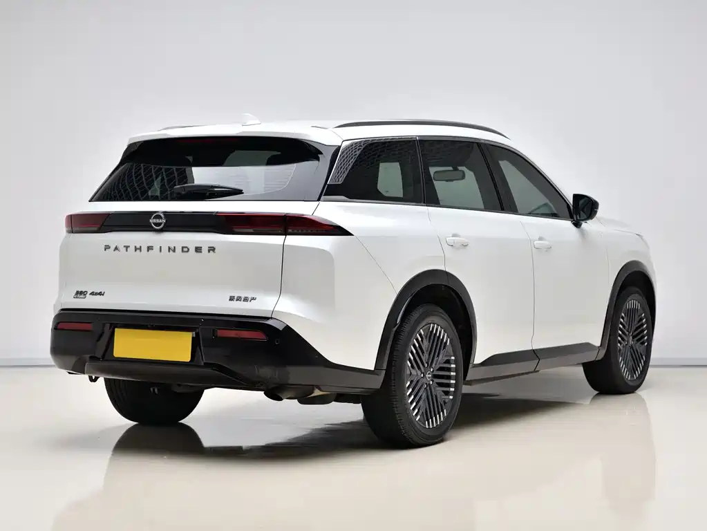 NISSAN EXPLORING THE LAND