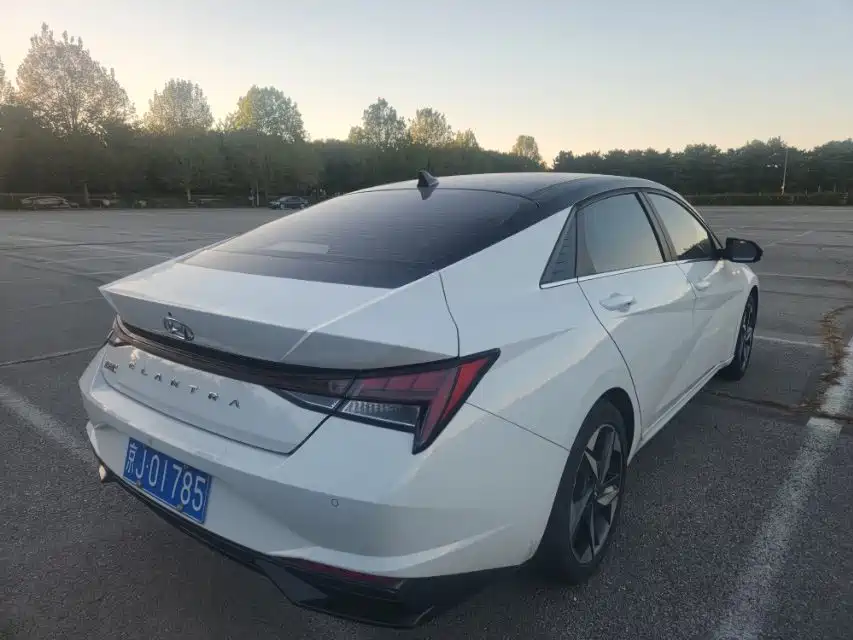 Hyundai Elantra — миниатюра 6