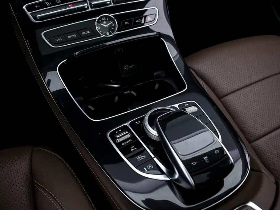 Mercedes-Benz E-Class — миниатюра 10