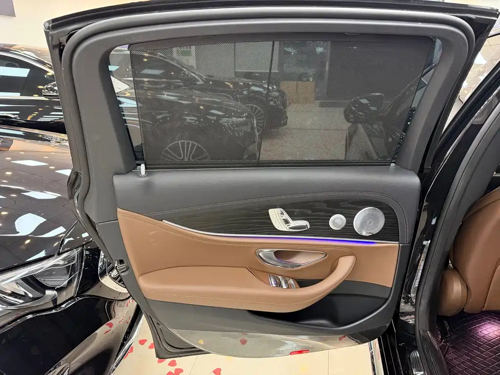Mercedes-Benz E-Class — миниатюра 6