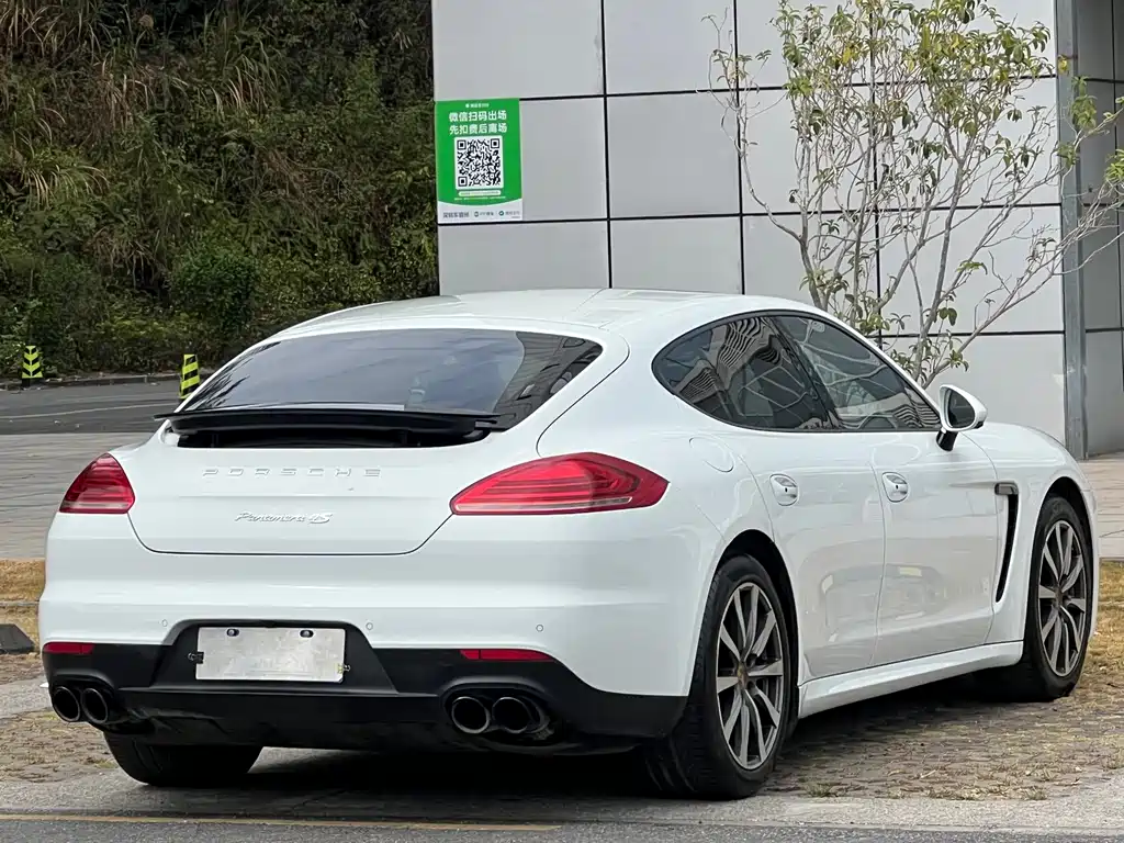 PORSCHE PANAMERA