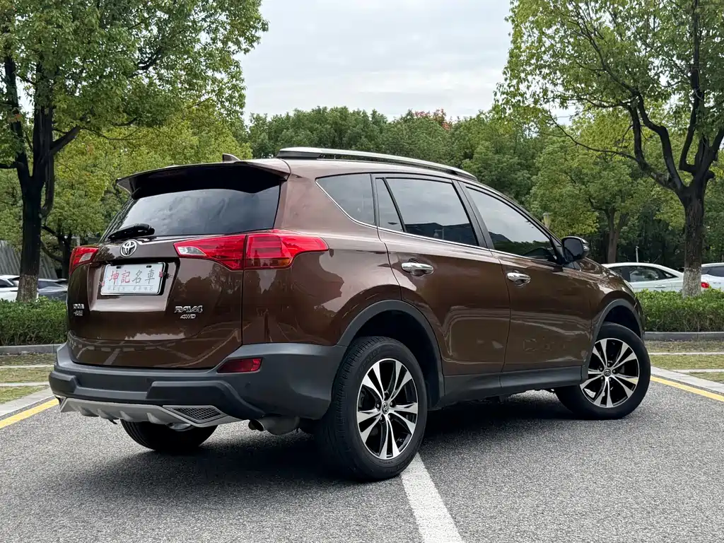 Toyota RAV4 — миниатюра 7