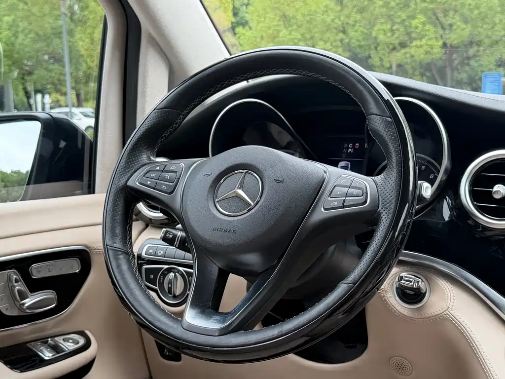 Mercedes-Benz V-Class — миниатюра 14