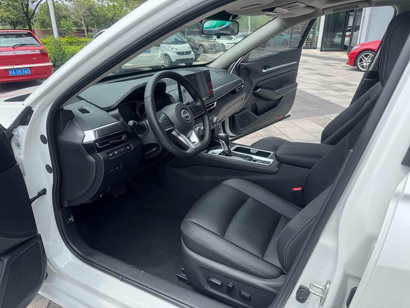 Nissan Teana 2.0 л 2024 г. Белый, пробег 7000 км