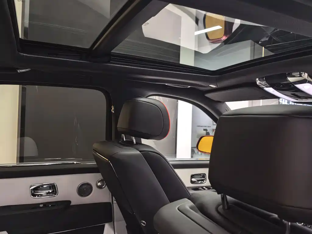 Rolls-Royce Cullinan — миниатюра 16