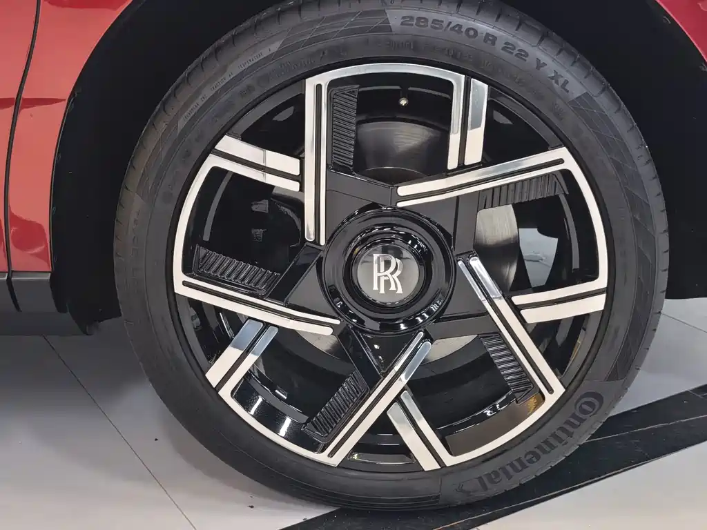 Rolls-Royce Cullinan — миниатюра 22