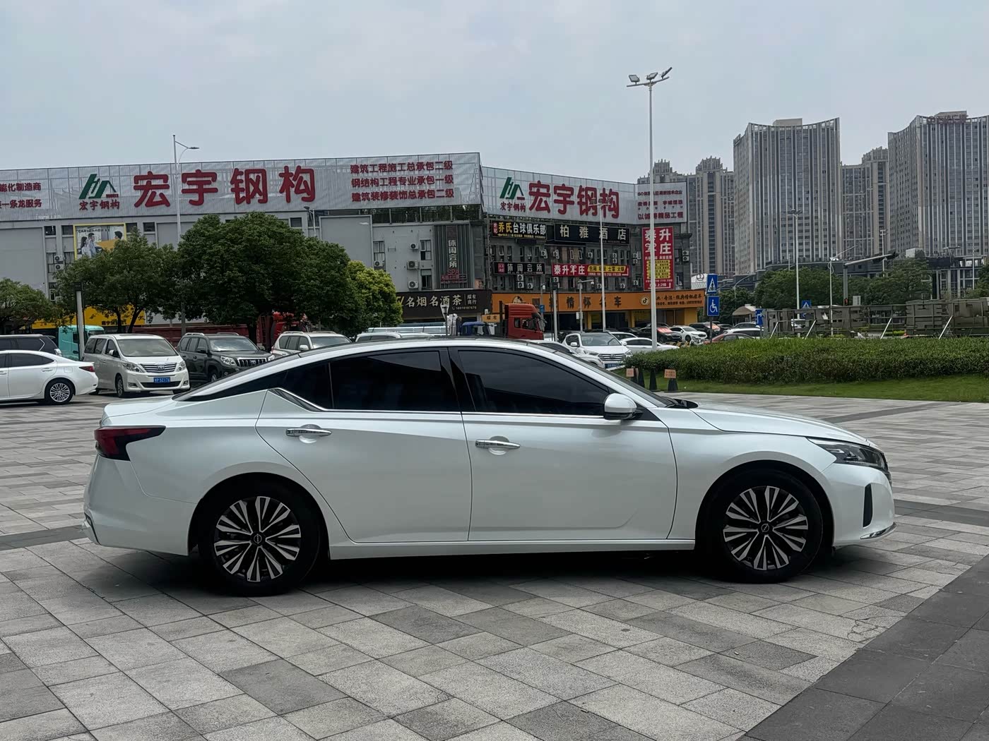 Nissan Teana 2.0 л 2024 г. Белый, пробег 7000 км