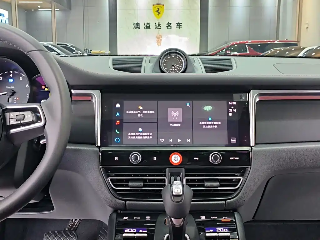 Porsche Macan — миниатюра 8
