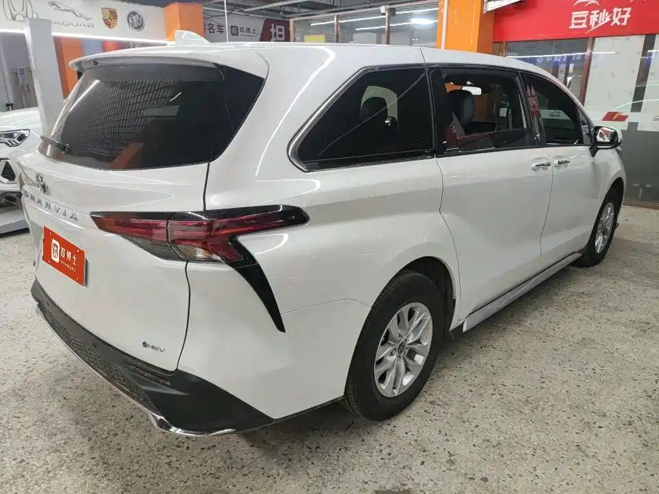 Toyota Granvia — миниатюра 5