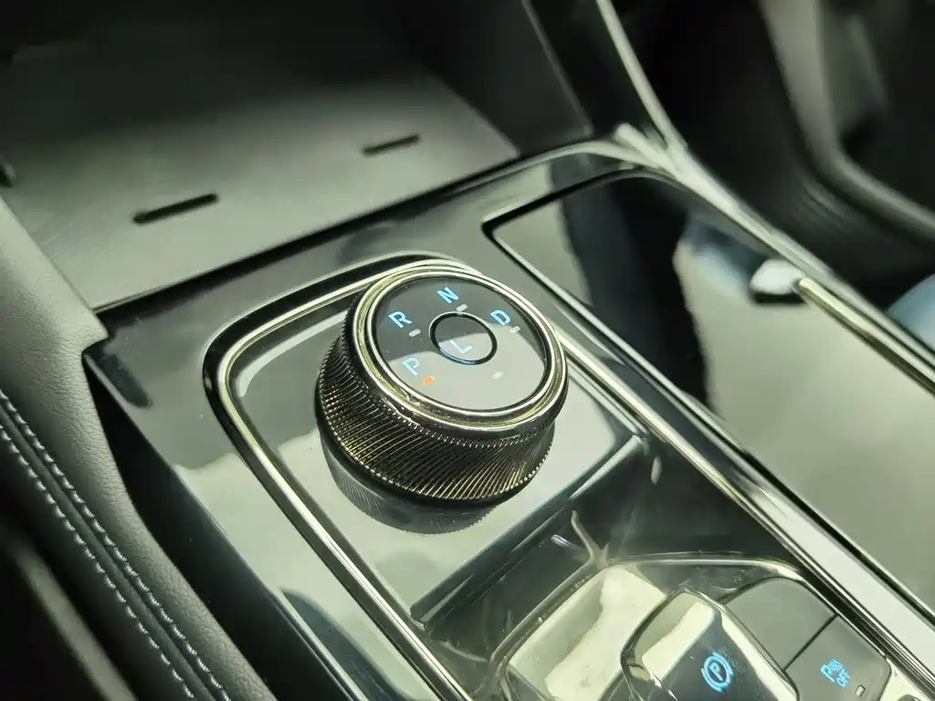 Ford Equator Sport — миниатюра 13