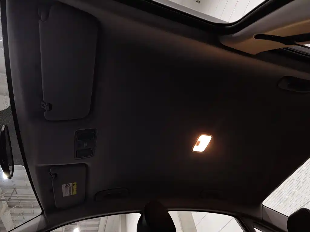 Hyundai Elantra — миниатюра 14