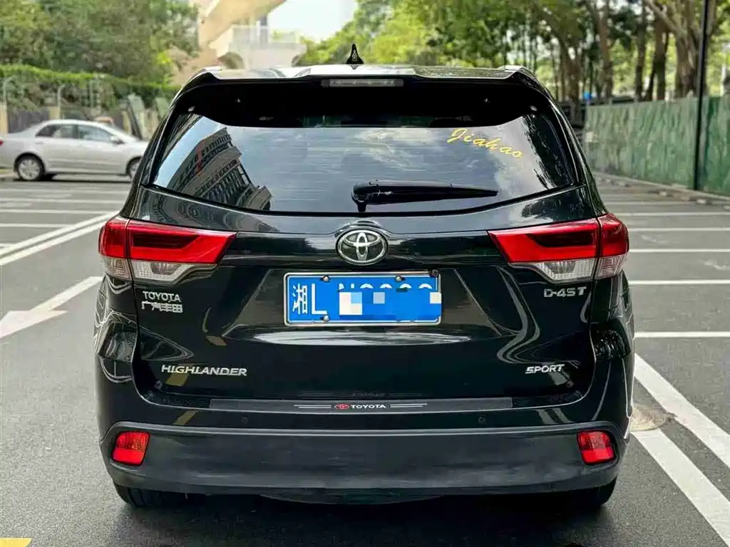Toyota Highlander 2018 2.0T Luxury 7 мест V