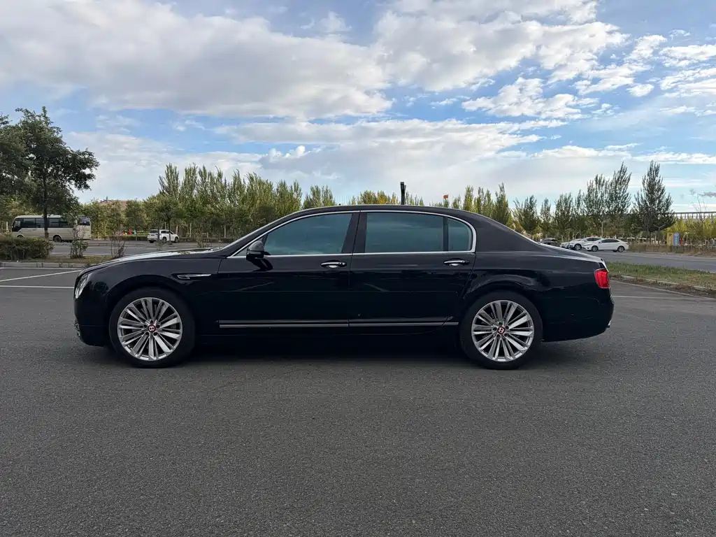Bentley Flying Spur — миниатюра 8