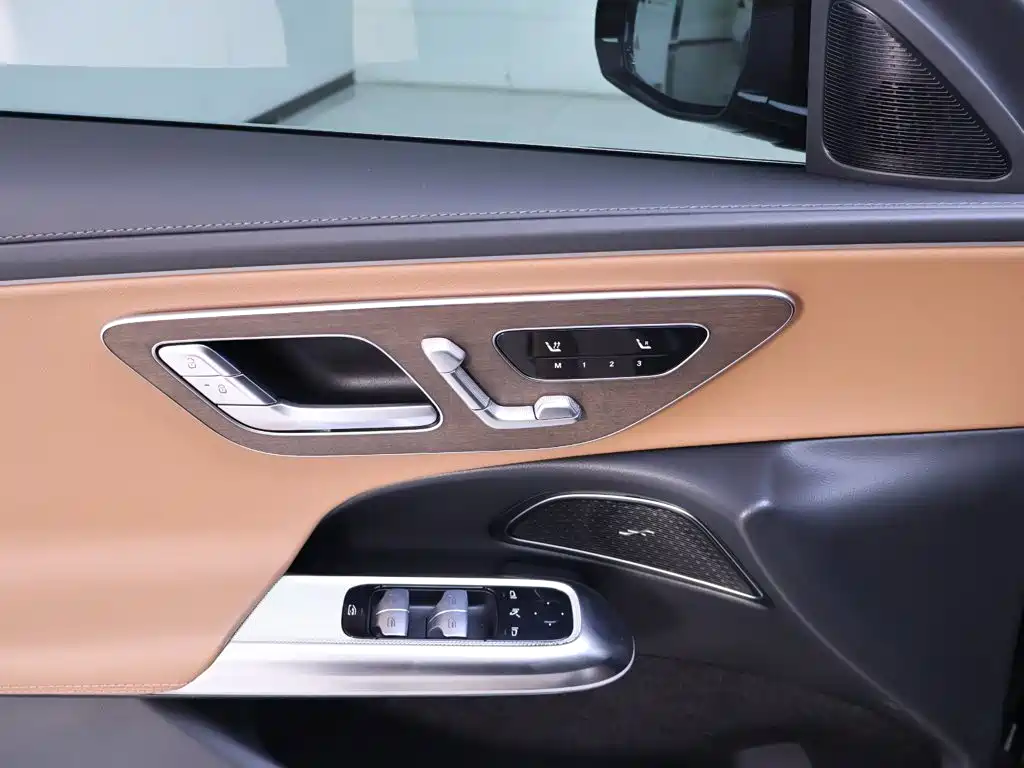 Mercedes-Benz E-Class — миниатюра 17