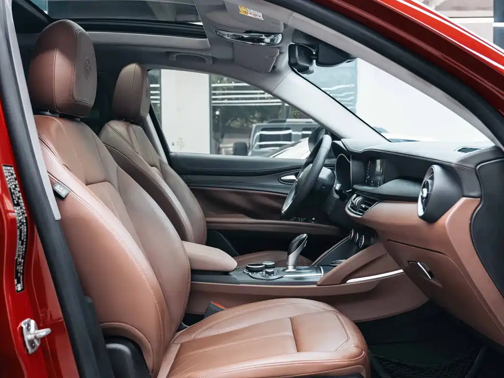 Alfa Romeo Stelvio — миниатюра 11