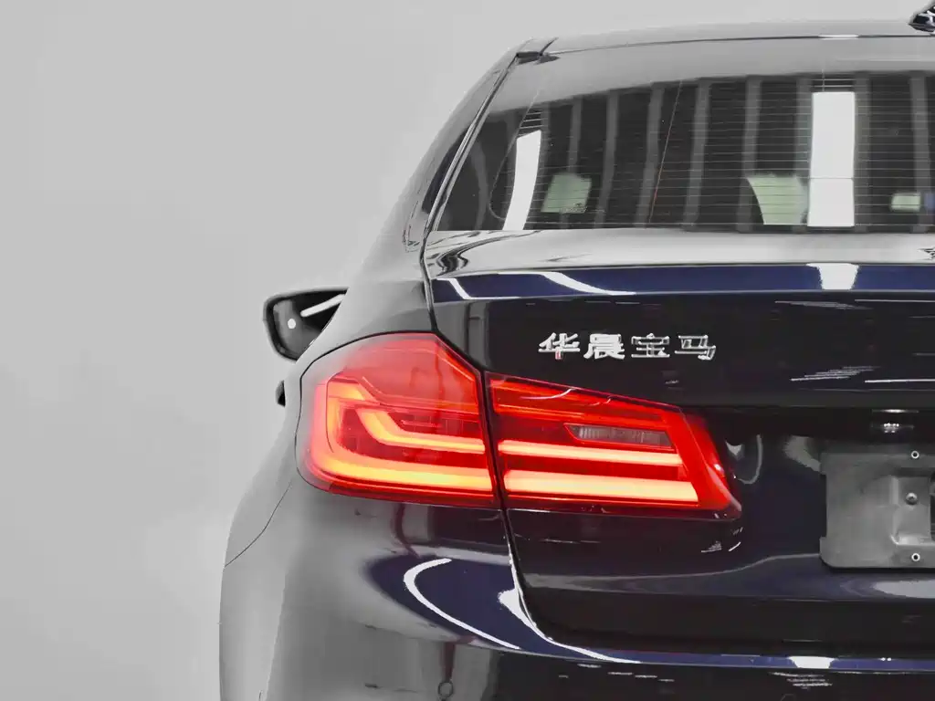 BMW 5 Series — миниатюра 6