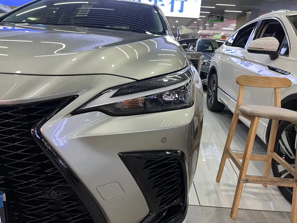 Lexus NX 2022 260