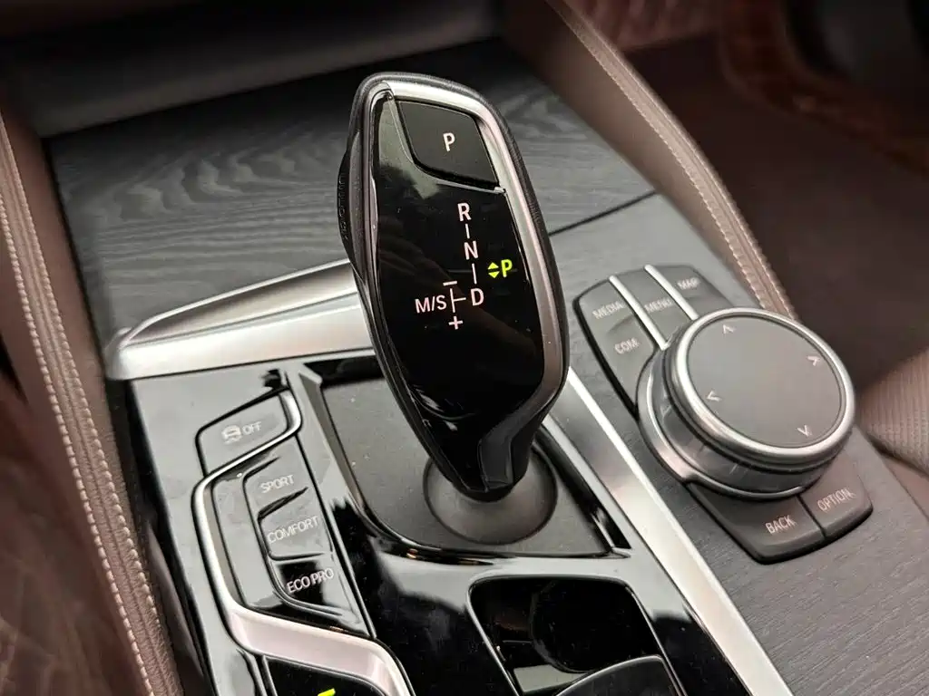 BMW 5 Series — миниатюра 16