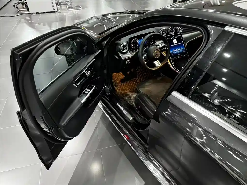 Mercedes-Benz C-Class — миниатюра 13