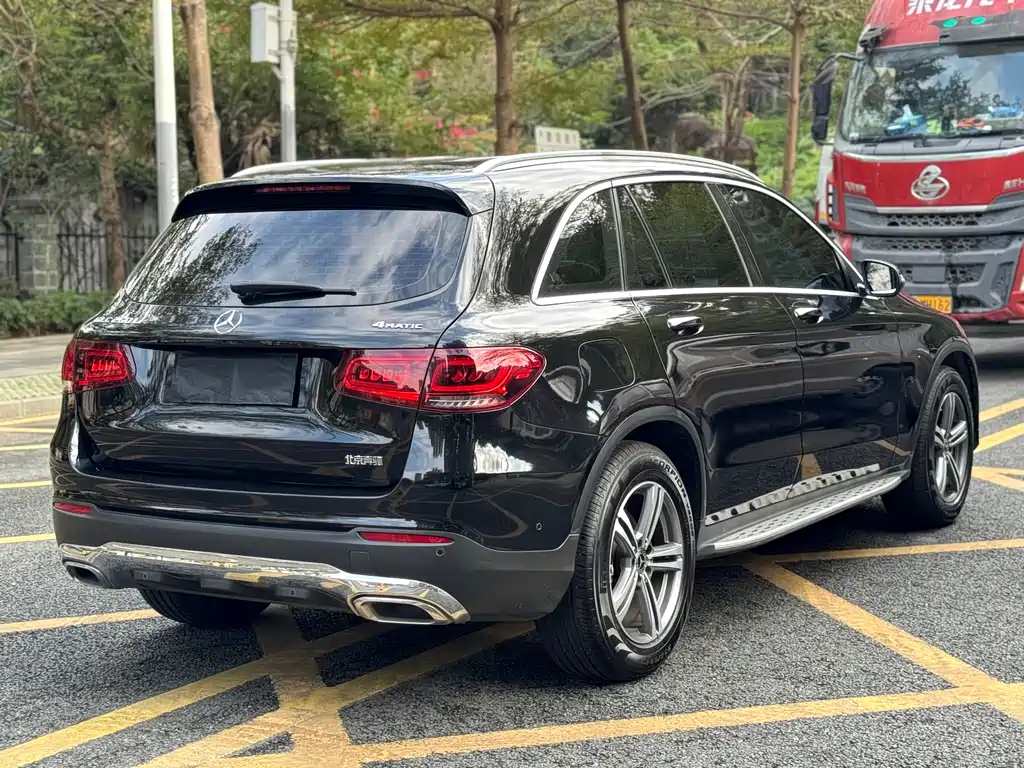 MERCEDES-BENZ GLC