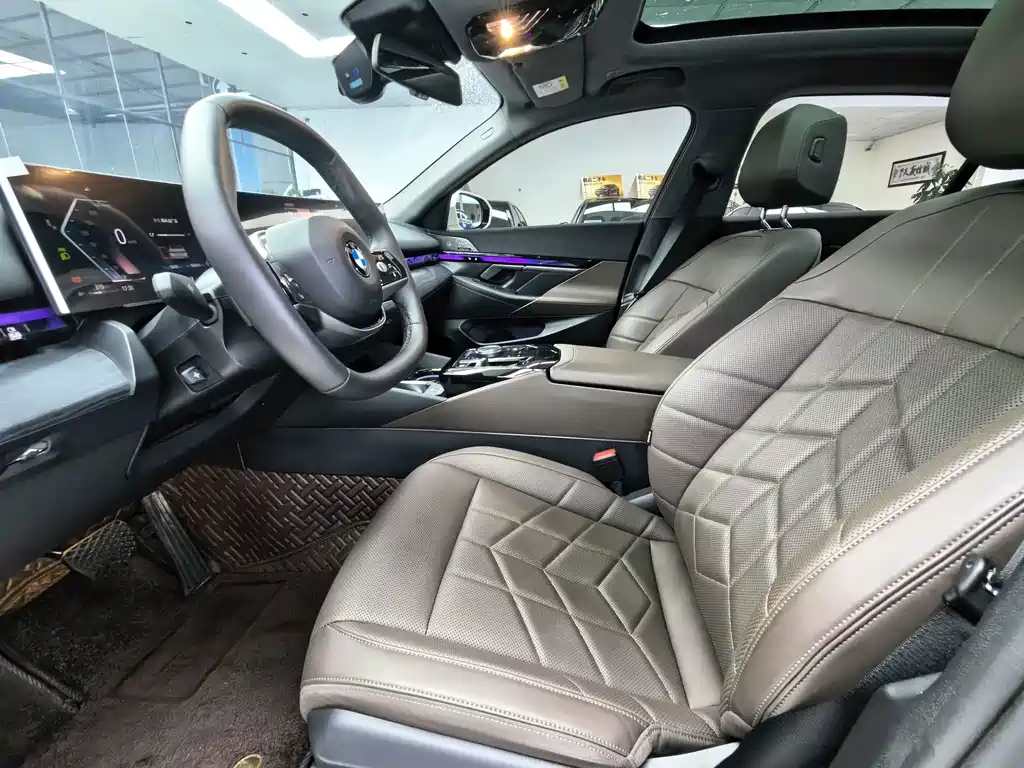 BMW 5 Series — миниатюра 15
