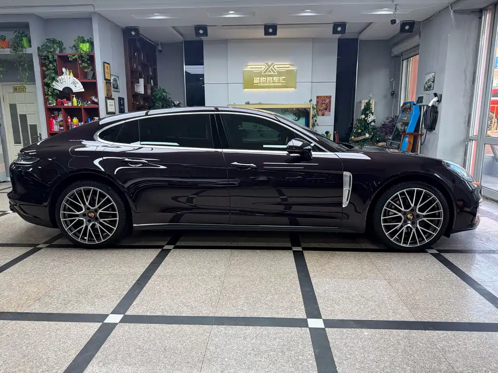 PORSCHE PANAMERA