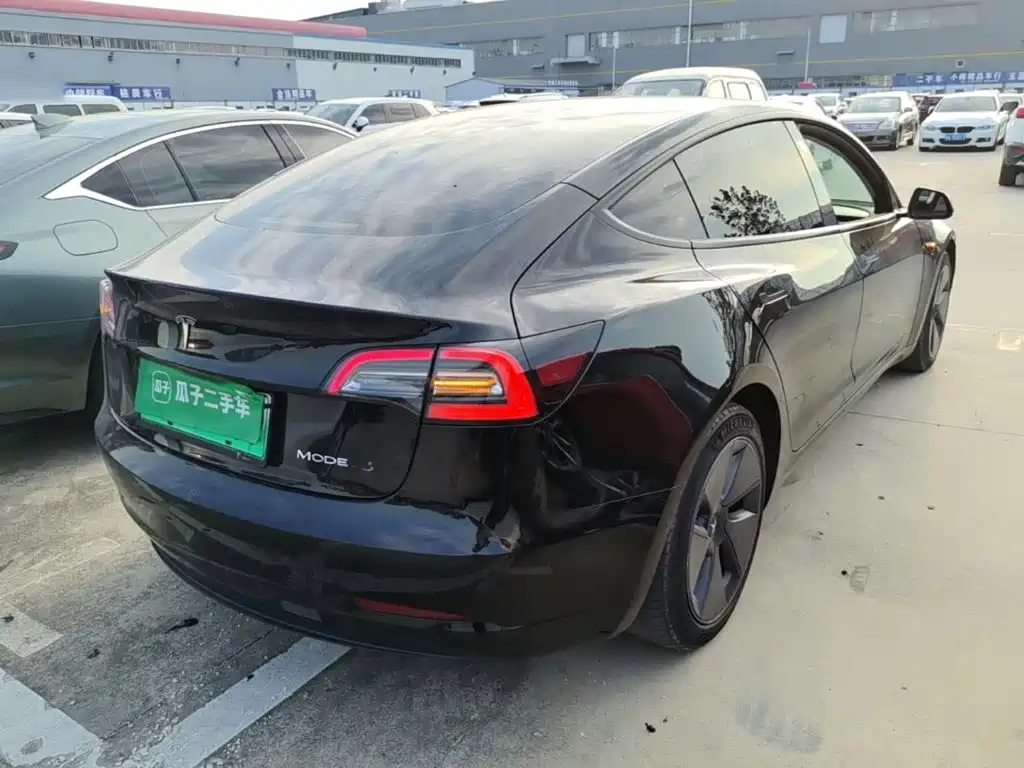 Tesla Model 3 — миниатюра 7
