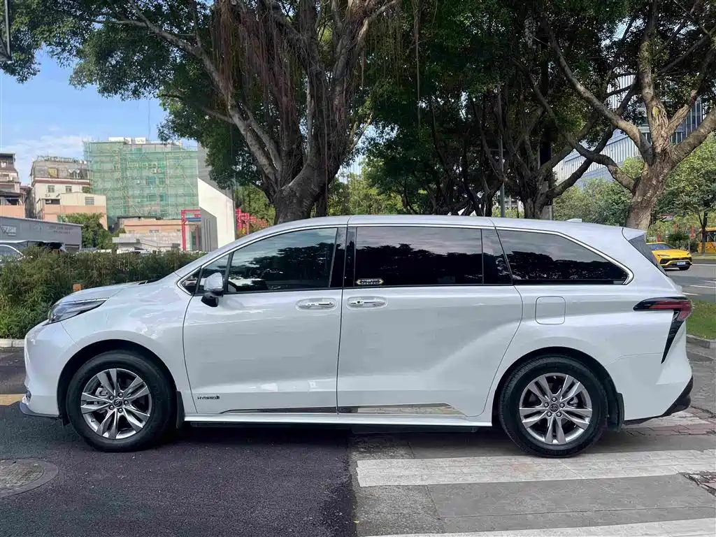 Toyota Sienna — миниатюра 7